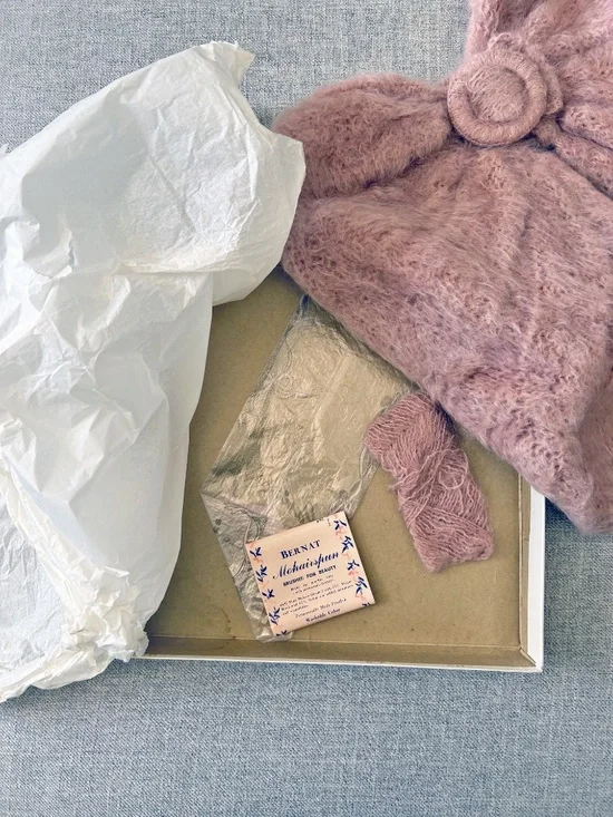 Vintage 1950s Bernat Mohairspun Shoulder Wrap Hand knit in original box - Picture 4 of 8